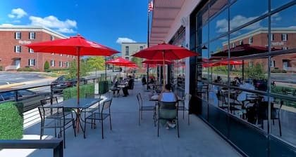 Beautiful Home! 75 in TV & Wifi for free New Property Close to Downtown.