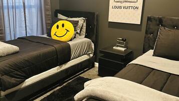 2 bedrooms, desk, free WiFi, bed sheets