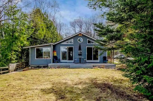 Beautiful 2BR+Loft Cottage with amazing views!

