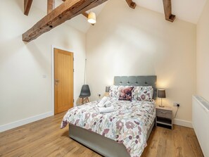 4 室のベッドルーム、WiFi (無料)、ベッドシーツ