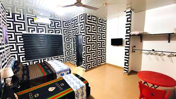 4 quartos, escrivaninha, ferros/tábuas de passar roupa