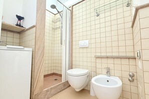 Shower, bidet, towels