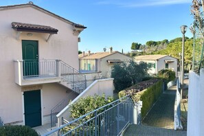 Property grounds - S227 - Sirolo, new three-room apartment with terrace and garage (Sirolo)