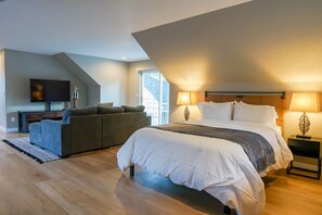 4 habitaciones, escritorio y tabla de planchar con plancha 