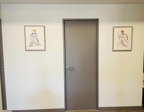 Apartemen Standar, 2 kamar tidur, Bebas Asap Rokok, pemandangan kota | Kamar mandi | Handuk