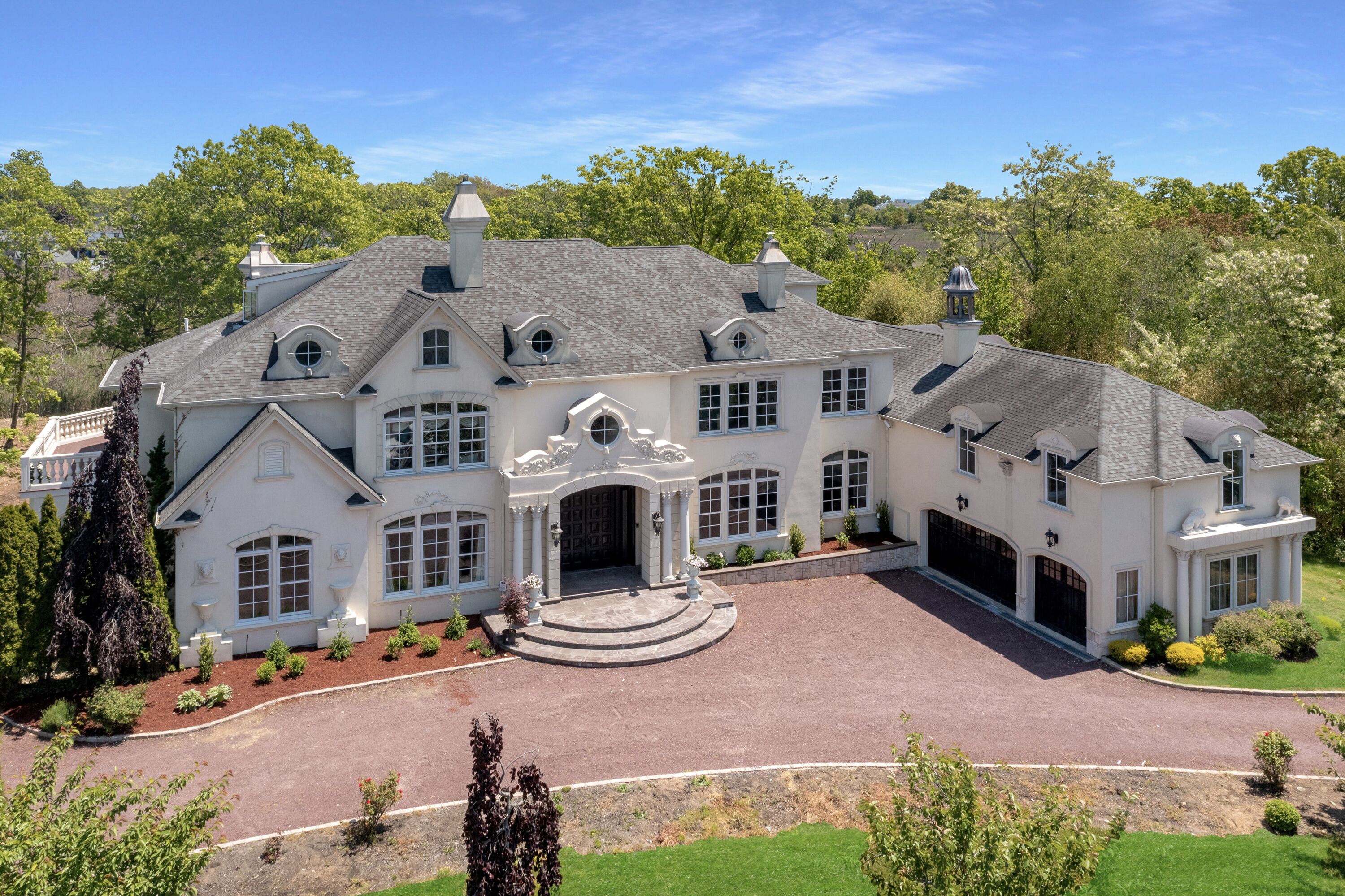 Spacious Luxury Home in Long Island, New York