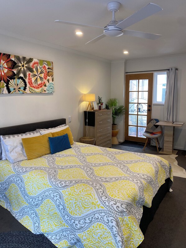 1 bedroom, travel cot, free WiFi, bed sheets