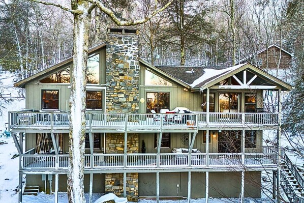 المنشأة من الخارج