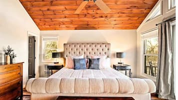 6 bedrooms, desk, iron/ironing board, travel cot