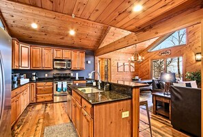 ثلاجة، ميكروويف، فرن، موقد طهي مسطح