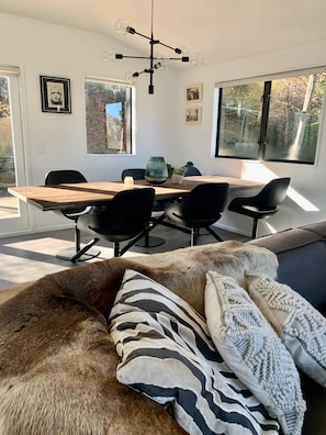 Casa superluxo | Opções para refeição no quarto