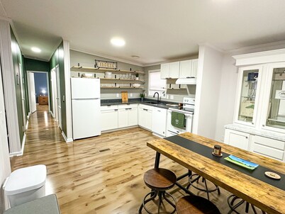 Walk to Downtown - 5 min. to MidPines, So. Pines & PineNeedles - Sleeps 6-8