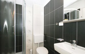 Douche, sèche-cheveux