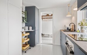 Fridge, oven, stovetop, dishwasher - Lovely home in Slagelse with WiFi (Slagelse)