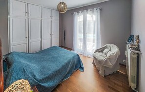 3 عدّة غرف نوم وسرير سفر وواي فاي مجانًا وملاءات أسرّة