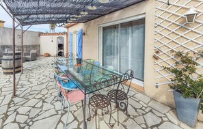 تناول الطعام بالخارج