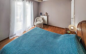 3 bedrooms, travel cot, free WiFi, bed sheets - Gorgeous home in Caux (Caux)
