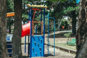 Children's play area - outdoor - Eagle Hawk Park (Sutton)