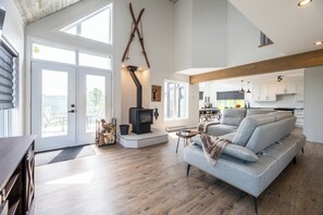 Smart TV, fireplace, table football, computer monitors