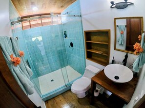Shower, eco-friendly toiletries, towels, soap - Dolphin EcoLodge - Where the Caribbean Sea meets the tropical rainforest  (Isla Solarte)