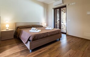 4 bedrooms, travel crib, free WiFi, bed sheets