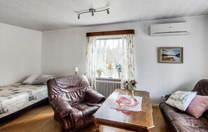2 bedrooms, free WiFi - Stunning home in Vittsjö with WiFi (Vittsjö)