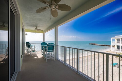 Salt Life: Experience Coastal Luxury, 2BR KCB Condo W/ Breathtaking Ocean Views, Shared Pool & Beach