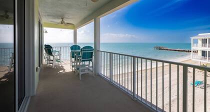 Salt Life: Experience Coastal Luxury, 2BR KCB Condo W/ Breathtaking Ocean Views, Shared Pool & Beach