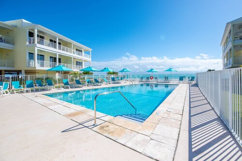 Salt Life: Experience Coastal Luxury, 2BR KCB Condo W/ Breathtaking Ocean Views, Shared Pool & Beach