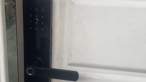A door with a modern electronic keypad lock and a lever handle. - Cozy apartment in Laureles cool with Air/Acond. (Medellín)