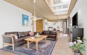 Smart TV, fireplace - Cozy home in Frøstrup with sauna (Frøstrup)