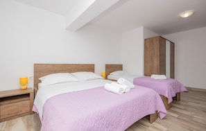 1 bedroom, free WiFi, bed sheets - 1 bedroom beautiful apartment in Rogotin (Rogotin)