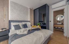 3 عدّة غرف نوم وسرير سفر وواي فاي مجانًا وملاءات أسرّة