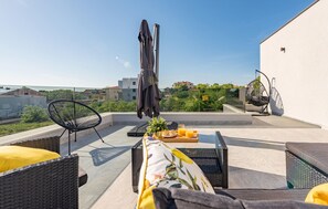 تناول الطعام بالخارج