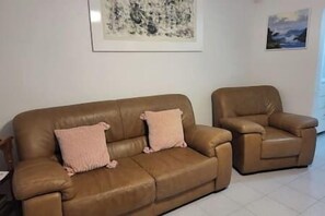 Smart TV, books - LOS1 -VAOGetAways Rentals-Los Alcazares (Los Alcázares)
