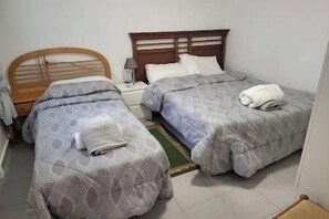 2 bedrooms, iron/ironing board, free WiFi, bed sheets - LOS1 -VAOGetAways Rentals-Los Alcazares (Los Alcázares)
