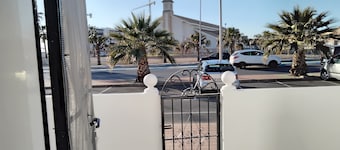 VAO Holiday Rentals- Los Alcazares Roda Rounabout , 5mins Walk from Hotel 525