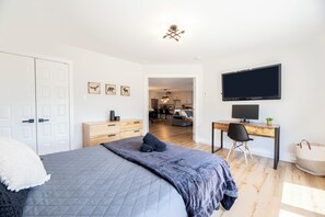 2 bedrooms, desk, travel cot, free WiFi