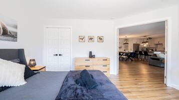 2 bedrooms, desk, travel crib, free WiFi