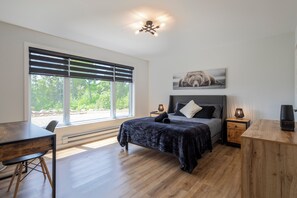 2 bedrooms, desk, travel cot, free WiFi