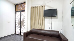 Lobby sitting area - Fabhotel Prime Residency (New Delhi)