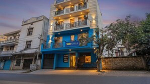 A multi-story building with a blue facade and balconies, labeled as 'fab hotels'. - Fabhotel Prime Residency (New Delhi)