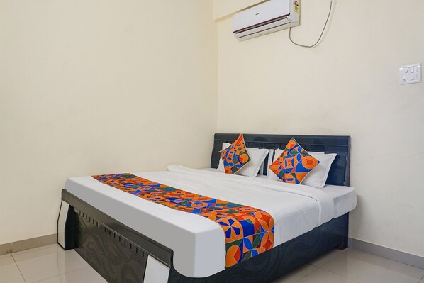 Egyptian cotton sheets, premium bedding, in-room safe, free WiFi
