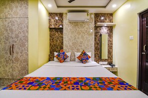 Egyptian cotton sheets, premium bedding, in-room safe, free WiFi - Fabhotel Divine Chariot (Barasat)