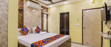 Egyptian cotton sheets, premium bedding, in-room safe, free WiFi