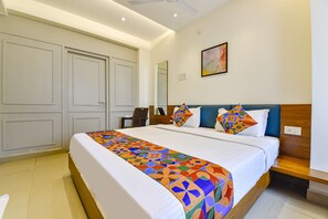 Egyptian cotton sheets, premium bedding, in-room safe, free WiFi - Fabhotel Peak Stay (Alto de Porvorim)