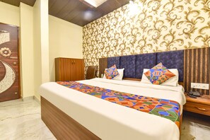 Premium Room | Egyptian cotton sheets, premium bedding, in-room safe, free WiFi - Fabexpress Spark (Jaipur)
