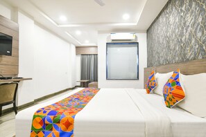 Egyptian cotton sheets, premium bedding, in-room safe, free WiFi