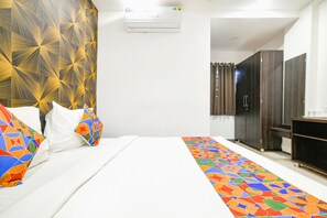 Egyptian cotton sheets, premium bedding, in-room safe, free WiFi - Fabhotel Prime The Euro (Indore)