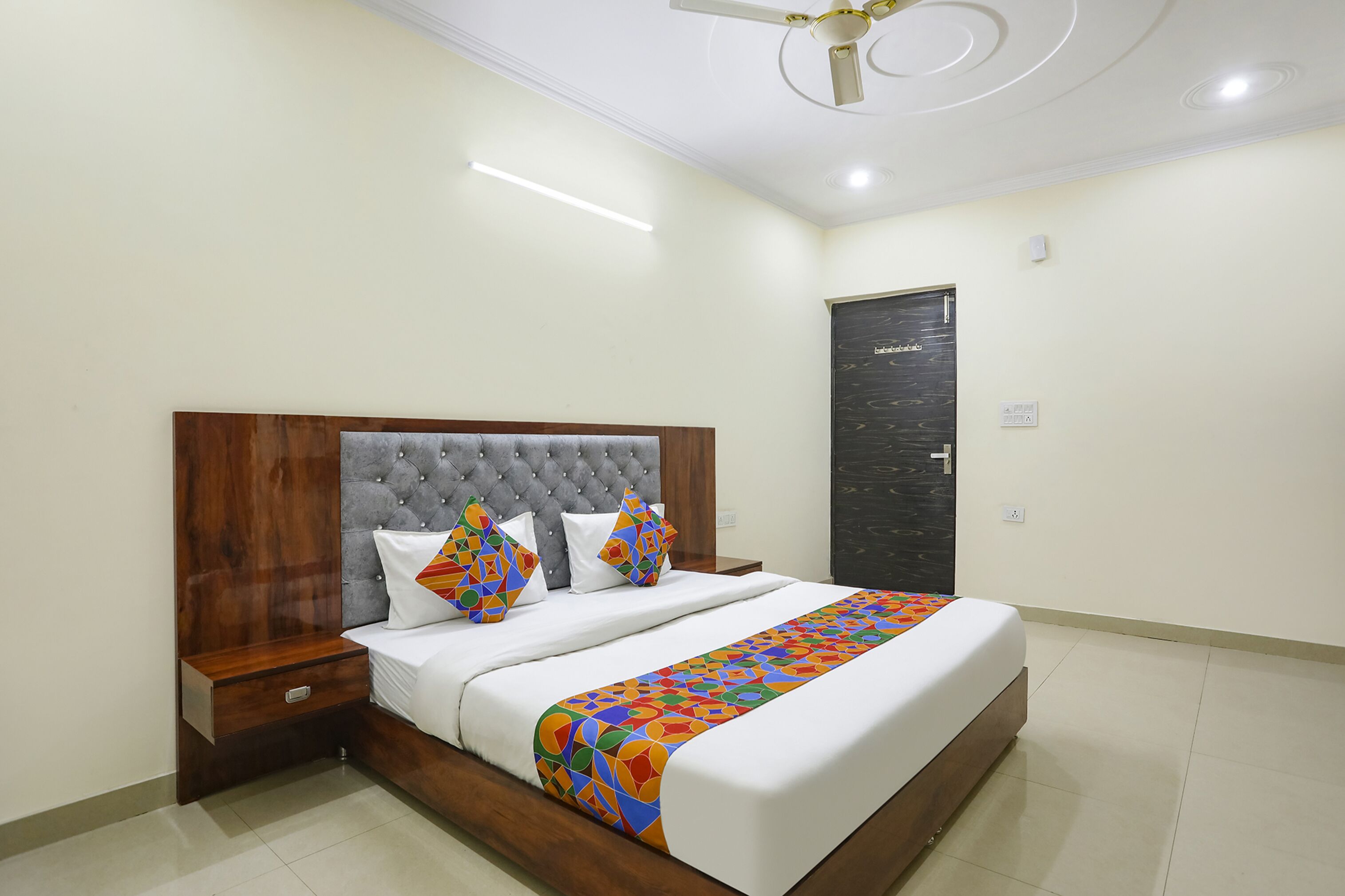 Egyptian cotton sheets, premium bedding, in-room safe, free WiFi